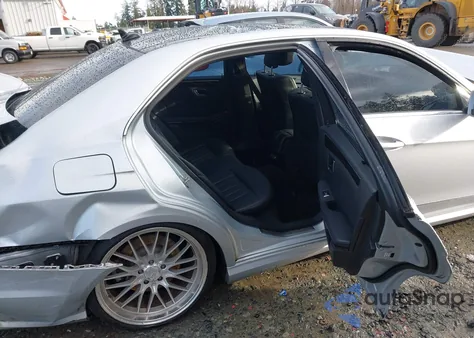 2011 Mercedes-Benz E 550 из США, поврежденный, VIN WDDHF7CB2BA303758